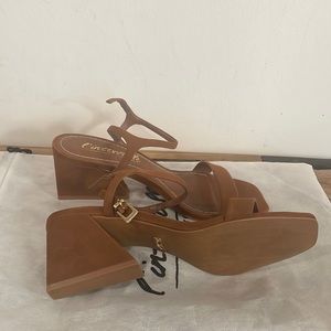 L’intervalle sandals 37